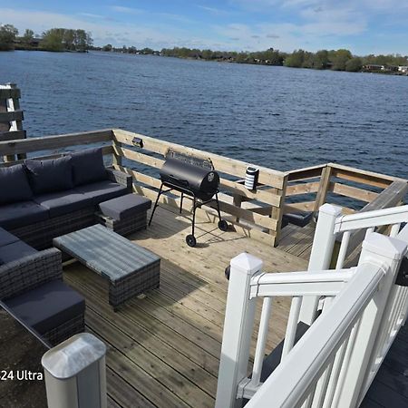 Lakeside Holiday Home With Hot Tub Татершал Екстериор снимка