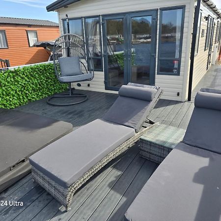 Lakeside Holiday Home With Hot Tub Татершал Екстериор снимка