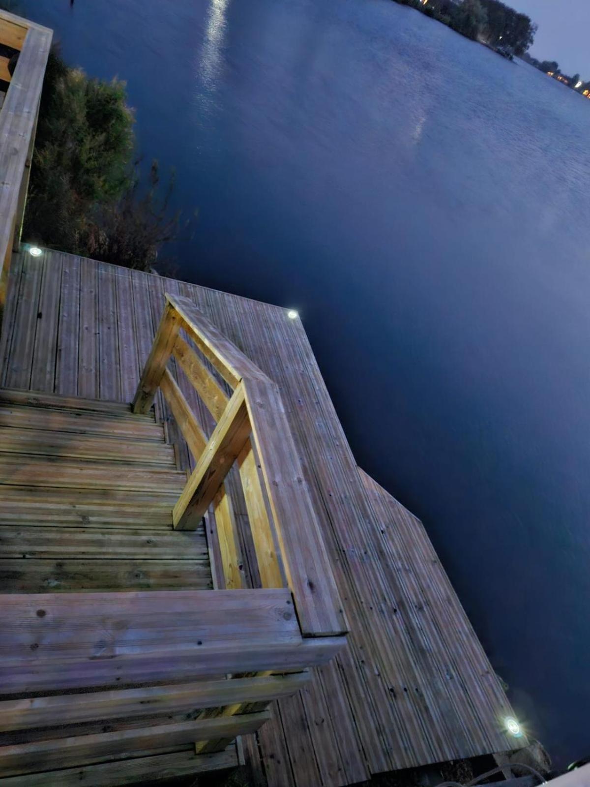 Lakeside Holiday Home With Hot Tub Татершал Екстериор снимка