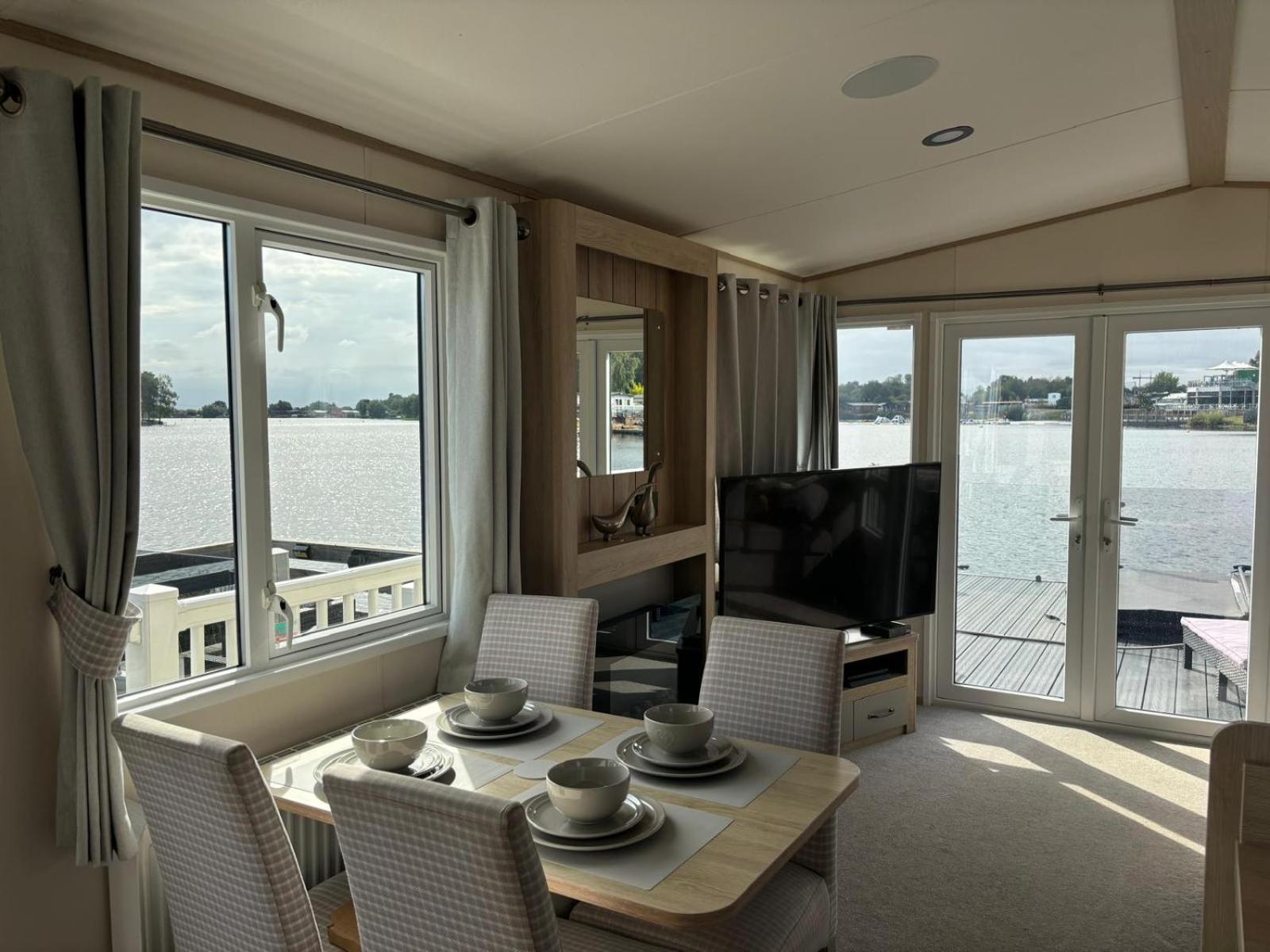 Lakeside Holiday Home With Hot Tub Татершал Екстериор снимка
