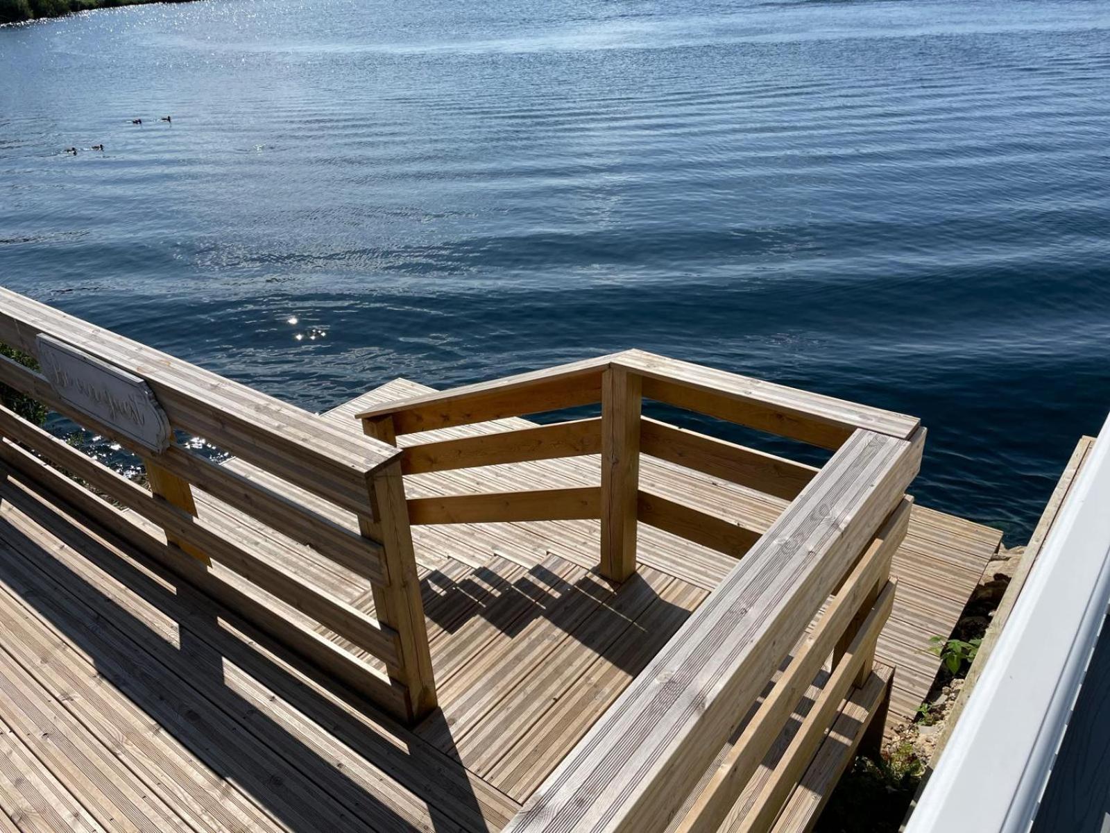 Lakeside Holiday Home With Hot Tub Татершал Екстериор снимка